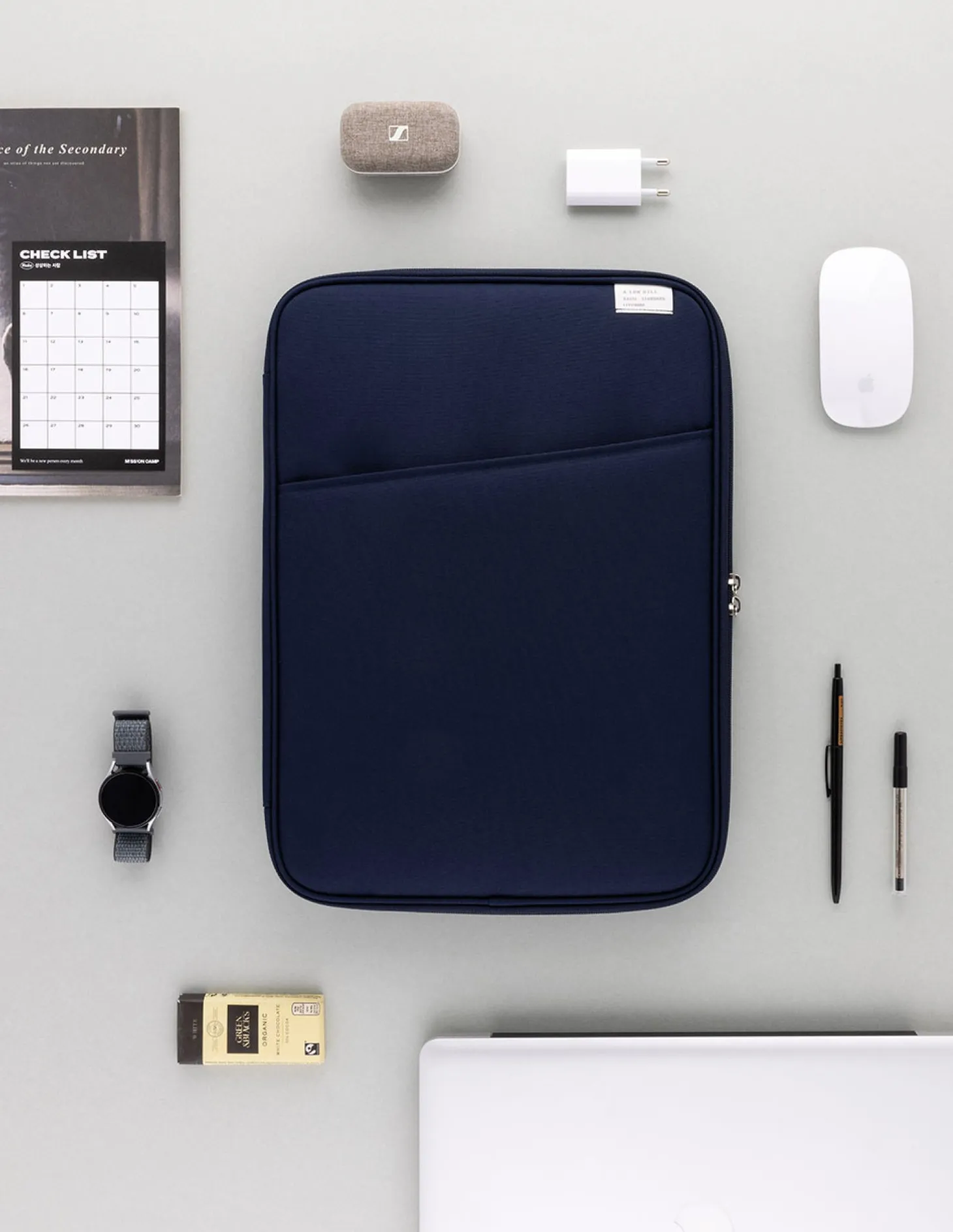 A Low Hill Basic 15 in. Pouch