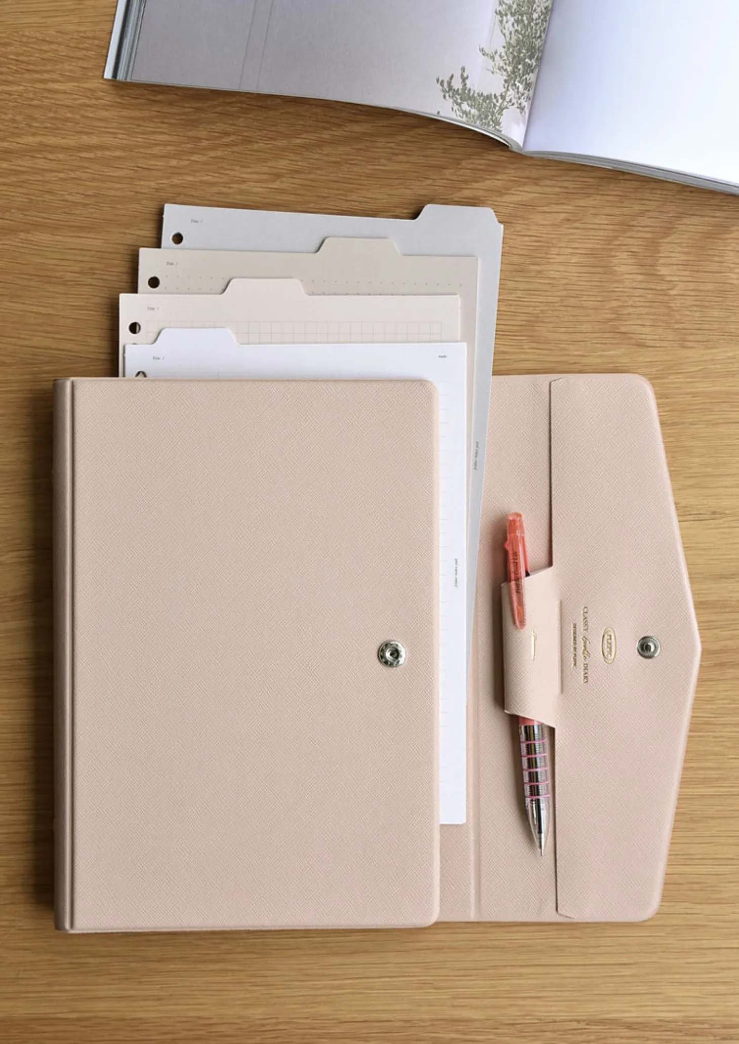Classy Gentle 20 Ring A5 Binder Clutch