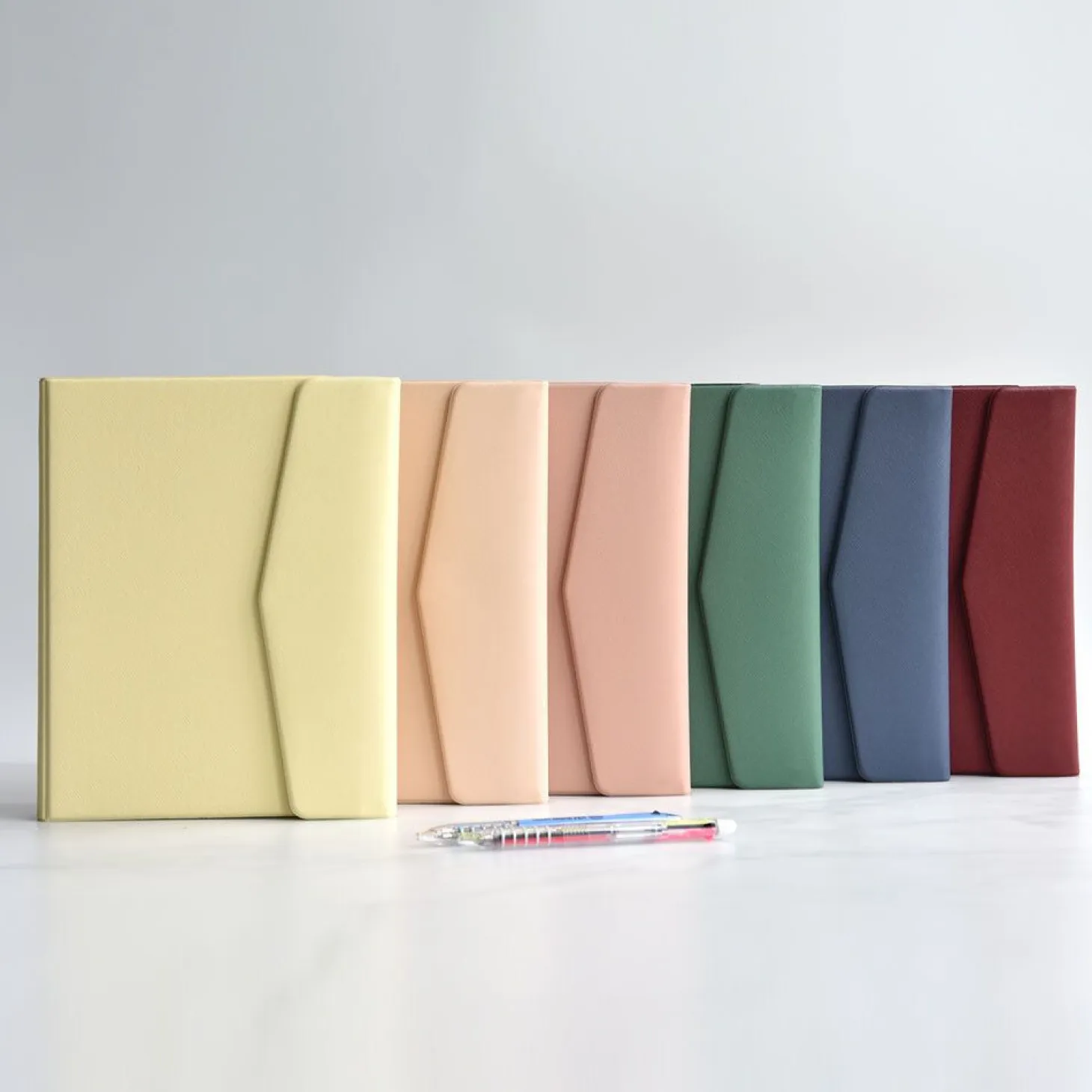 Classy Gentle 20 Ring A5 Binder Clutch