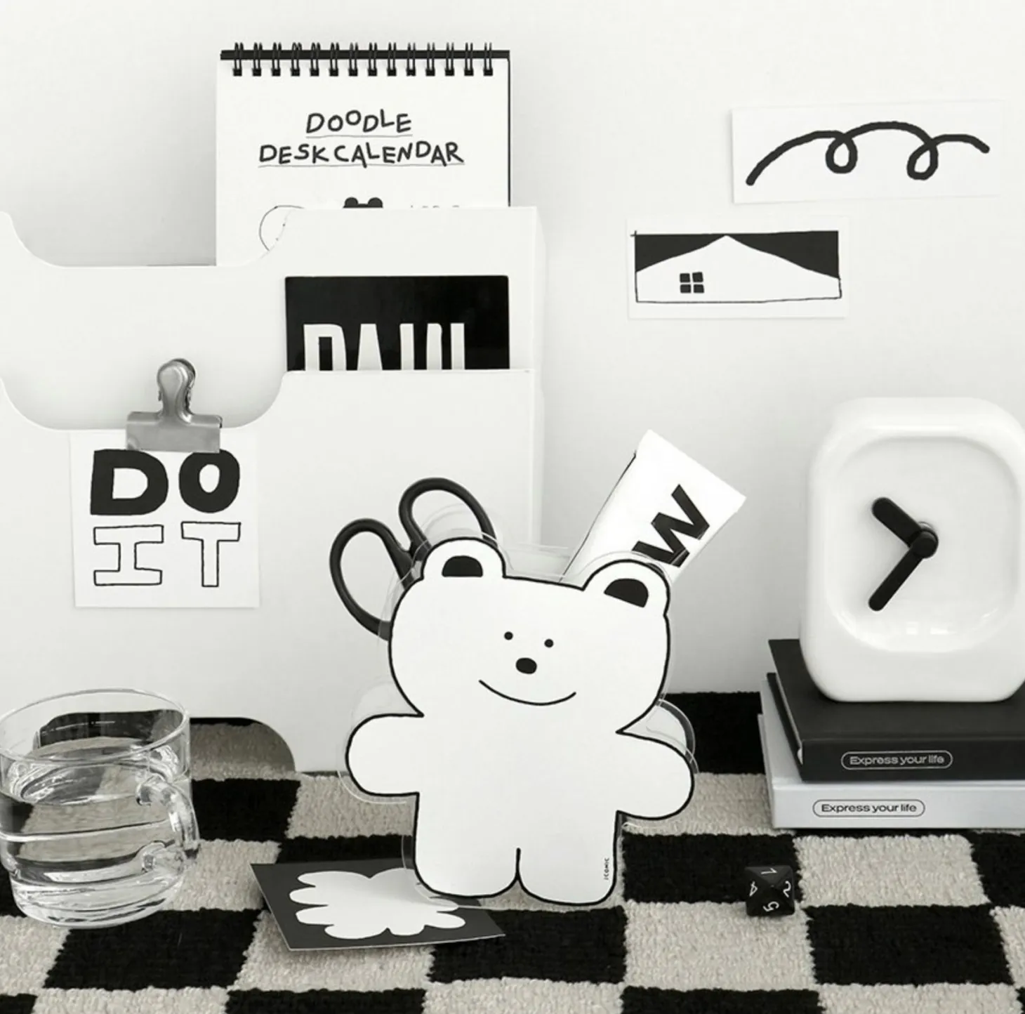 Doodle Acrylic Pen Holder