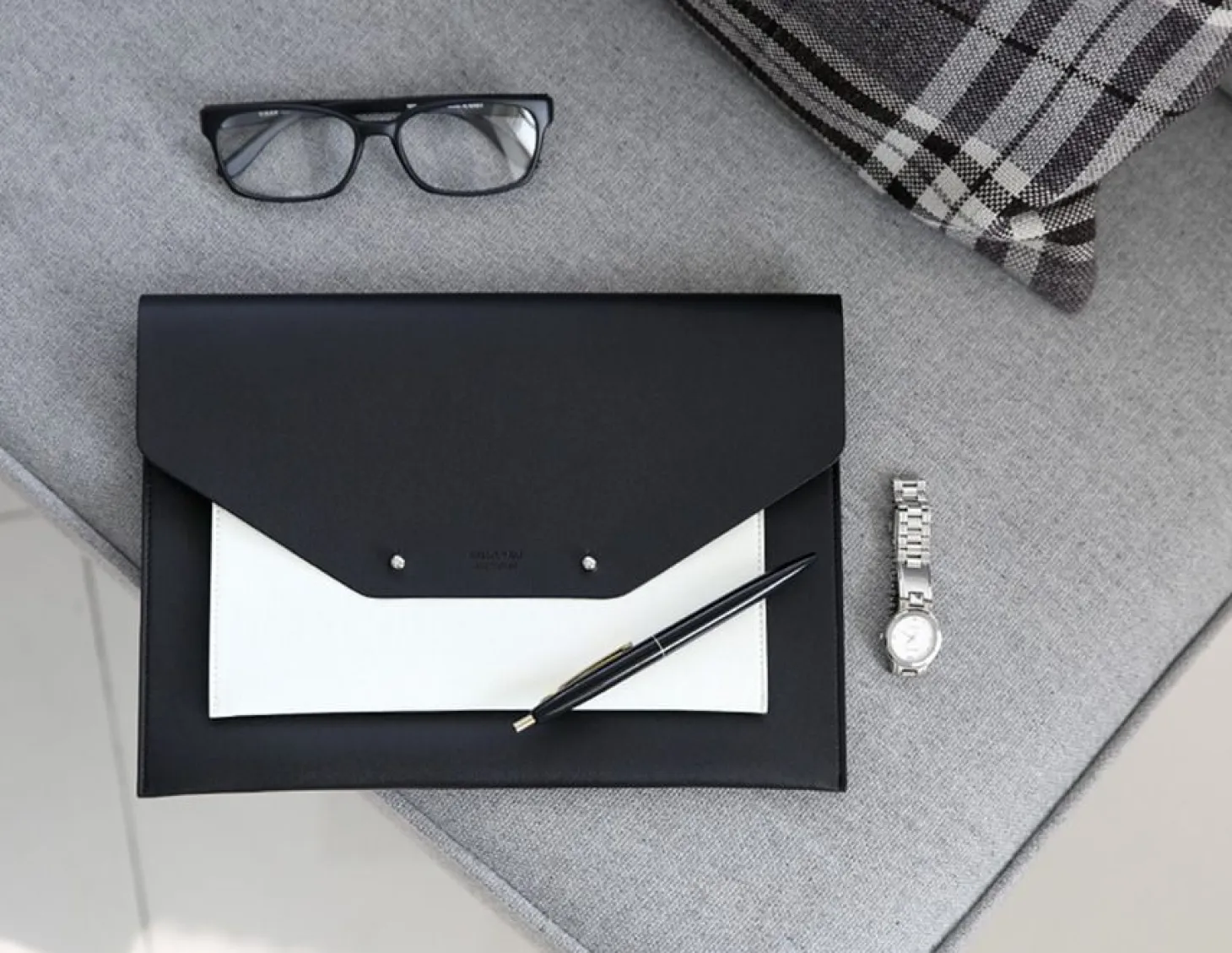 Hello 10in. iPad Clutch