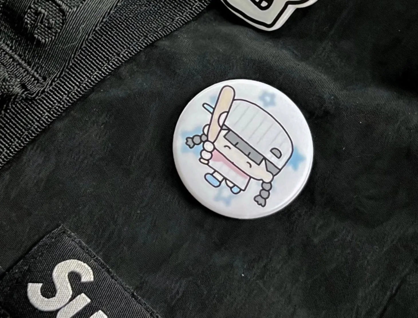 Hodu Girl Button Pin v2