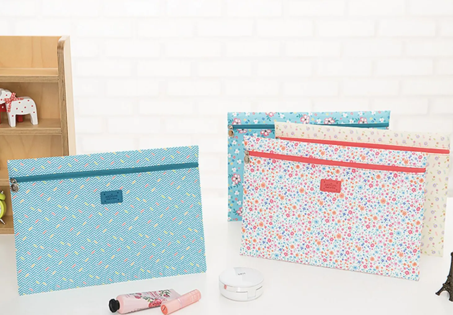 Large Summer Mesh Flat Pouch