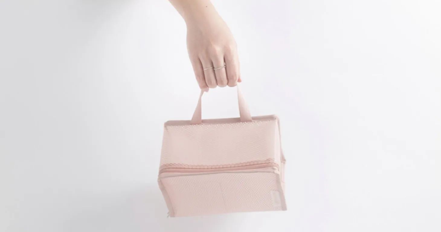 Medium Travelus Cube Mesh Pouch