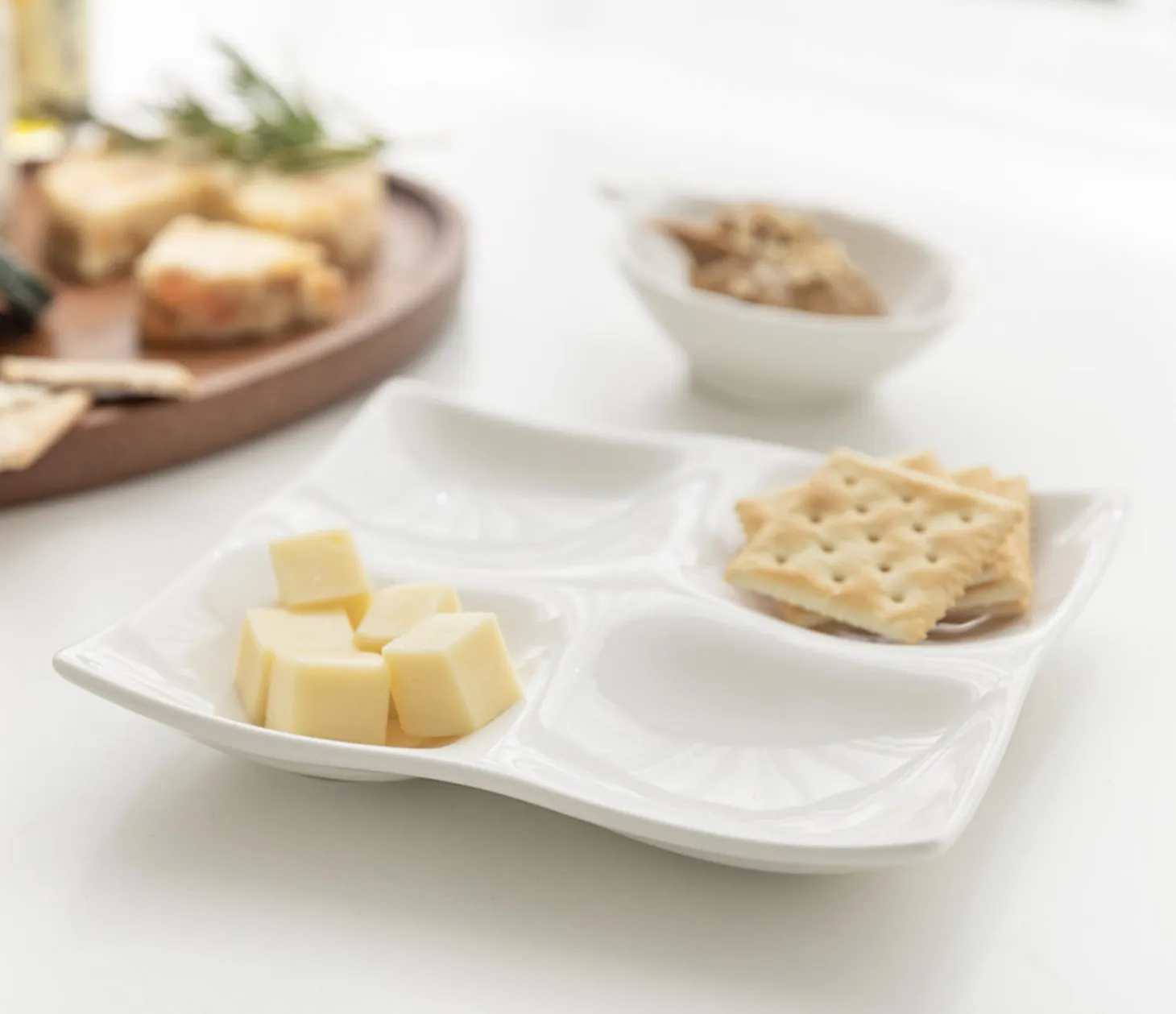 Mild White 4-Section Plate
