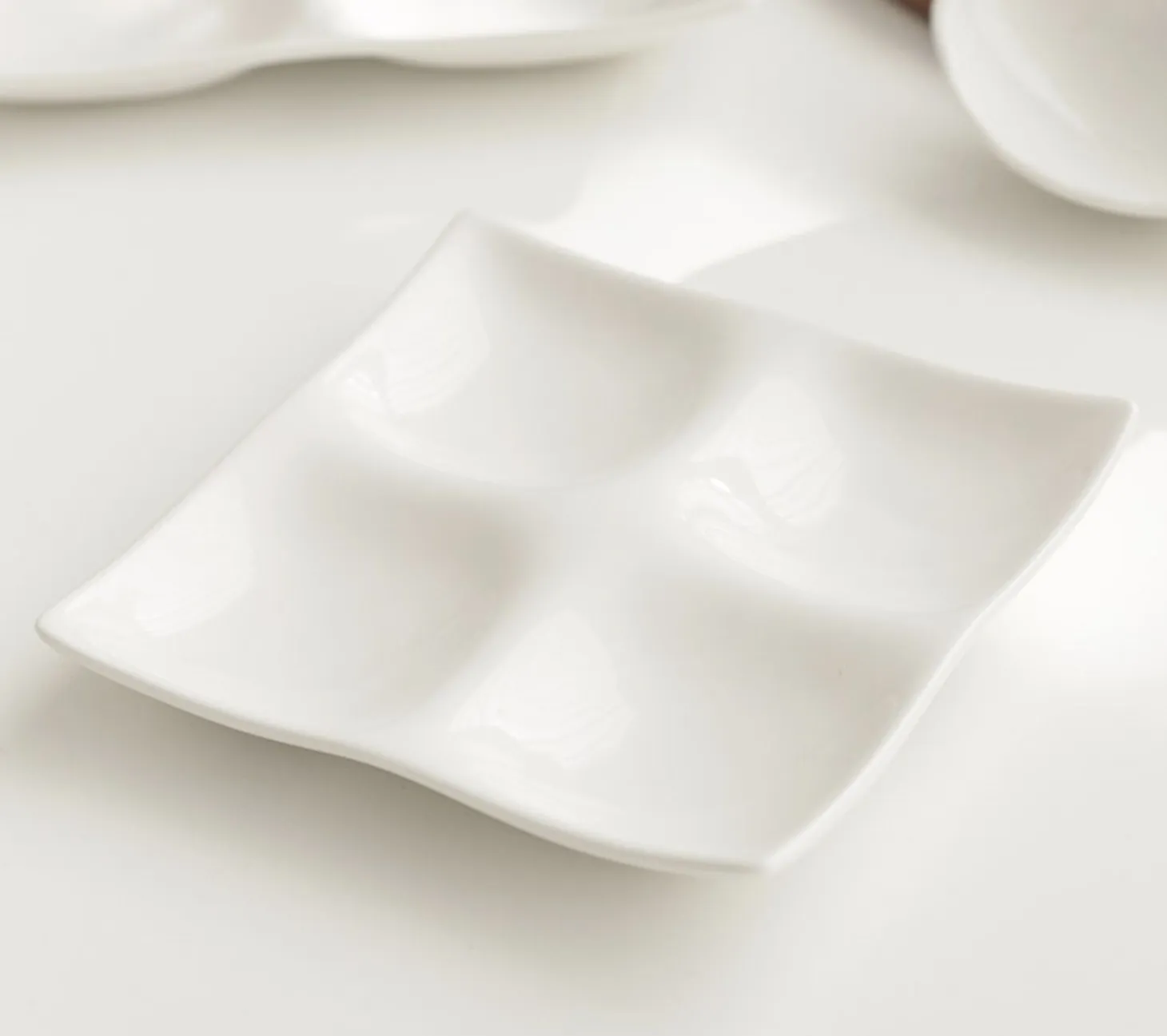 Mild White 4-Section Plate